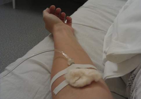 Пострадавшая при обрушении на рынке в Бишкеке казахстанка переведена из реанимации в палату